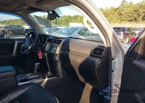 2010 Toyota 4Runner Limited V6 z USA, uszkodzony, nr VIN JTEBU5JR6A5020440